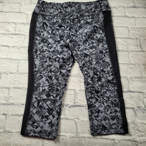 Nike Substantial Weight Dri Fit Gray & Black Geometric Print Capri size XL - Picture 1 of 10